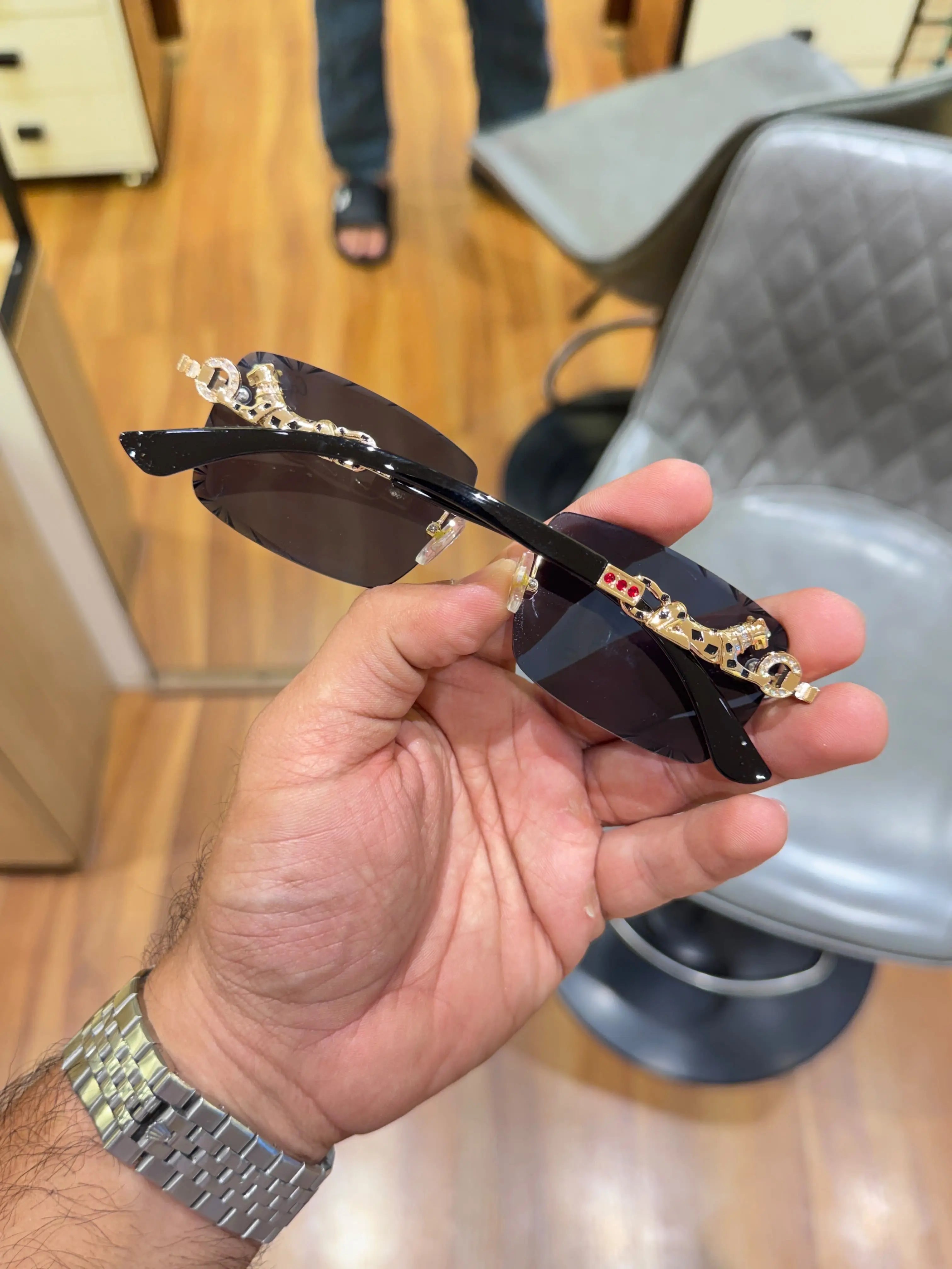 Cartier_2520_gold_black