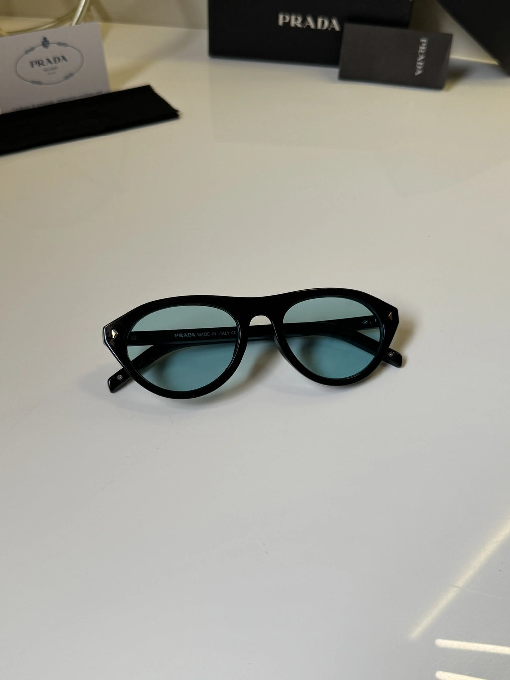 Prada_15S_Black_Blue