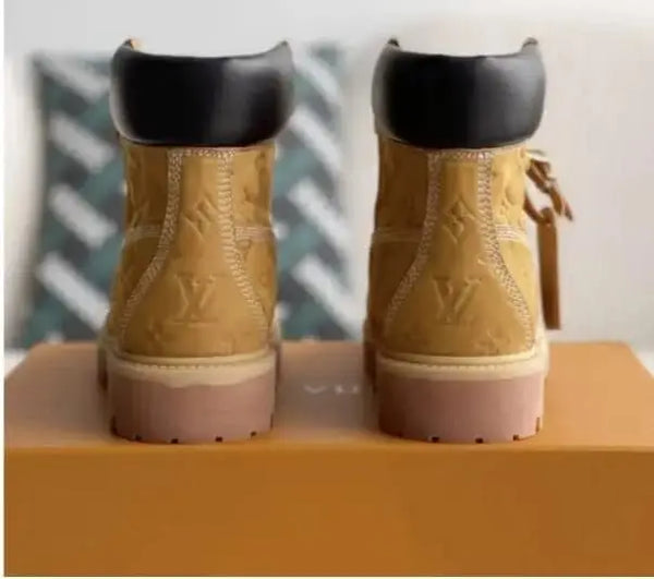 Loui-s Vuitton x Timberland ankle boots wheat monogram embossed leather