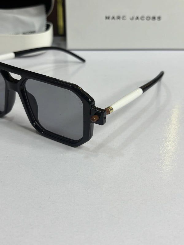 Marc Jacob White & Black 