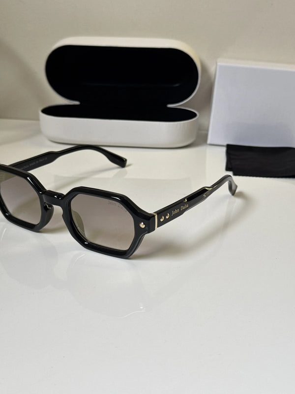 John_Dalia_18545_Gold_Black