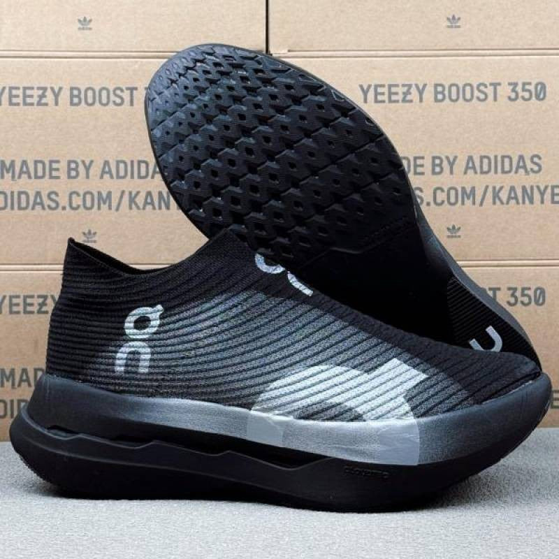 On CloudBoom Strike Black LS