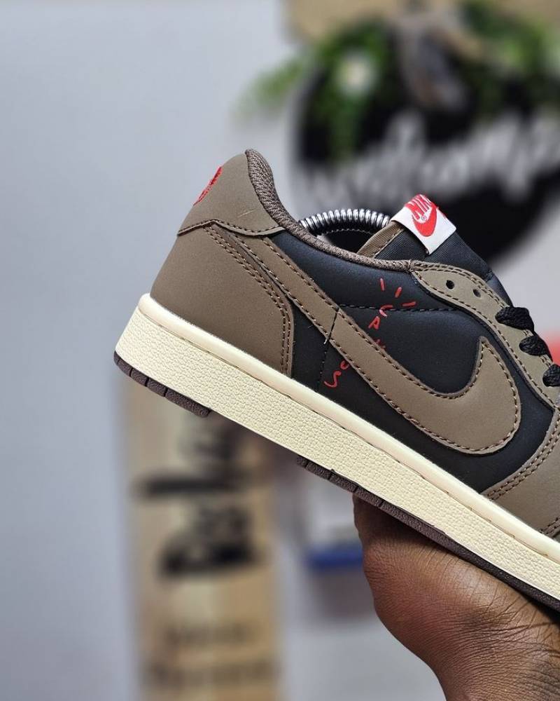 Air Jordan 1 Low X Travis Scott Dark Mocha