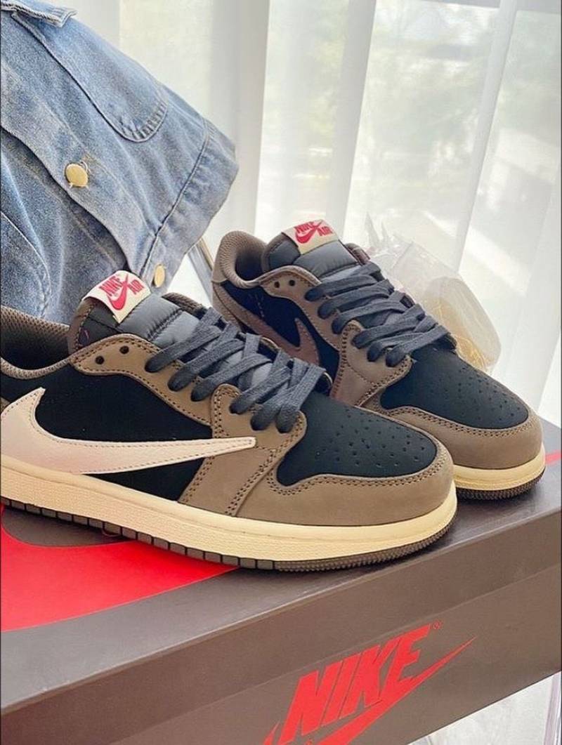 Air Jordan 1 Low X Travis Scott Dark Mocha