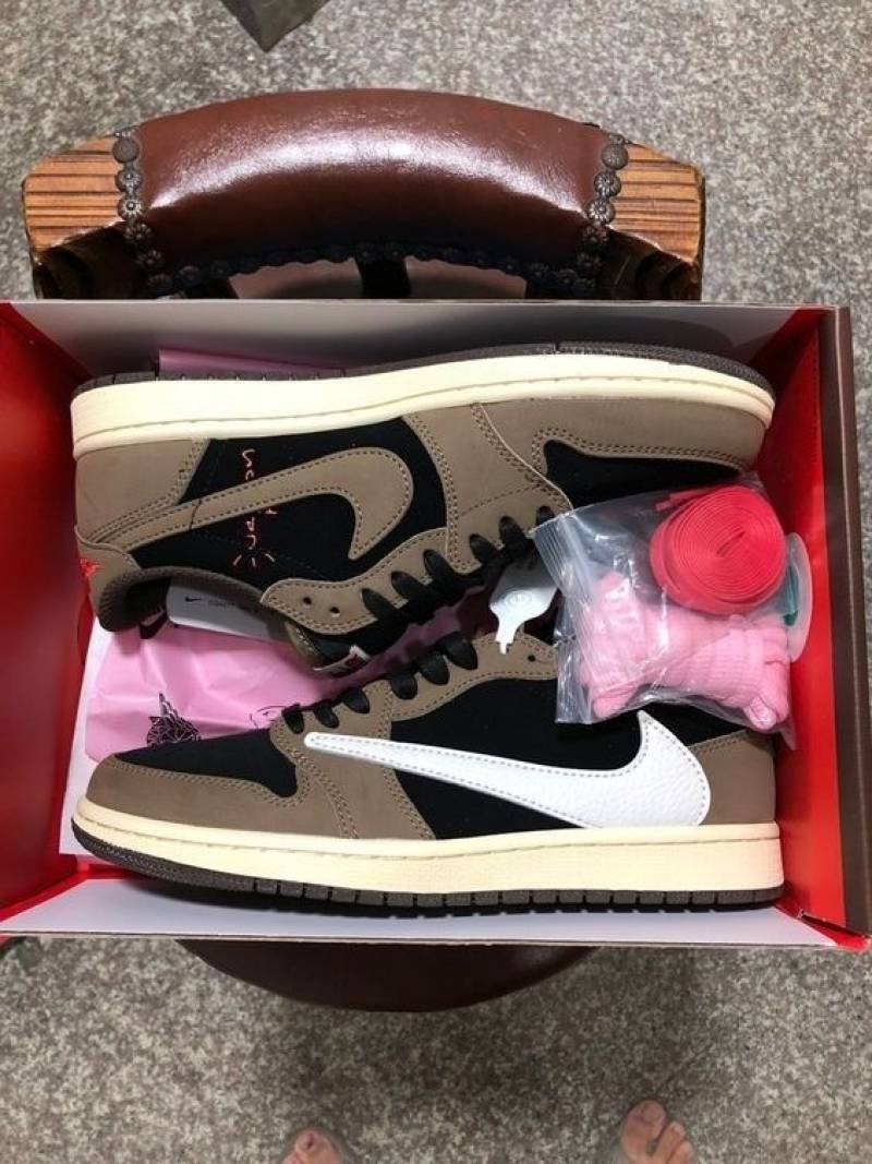 Air Jordan 1 Low X Travis Scott Dark Mocha