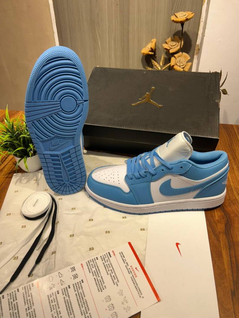 E air jordan 1 low univesity blue unc