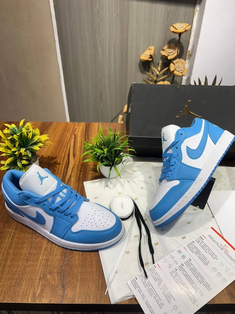 E air jordan 1 low univesity blue unc