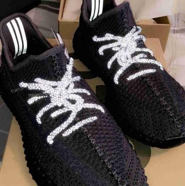 YEEZY 350 LACE REFLECTIVE SURPLUS SEMI UA WITH FULL KIT. (FIX)