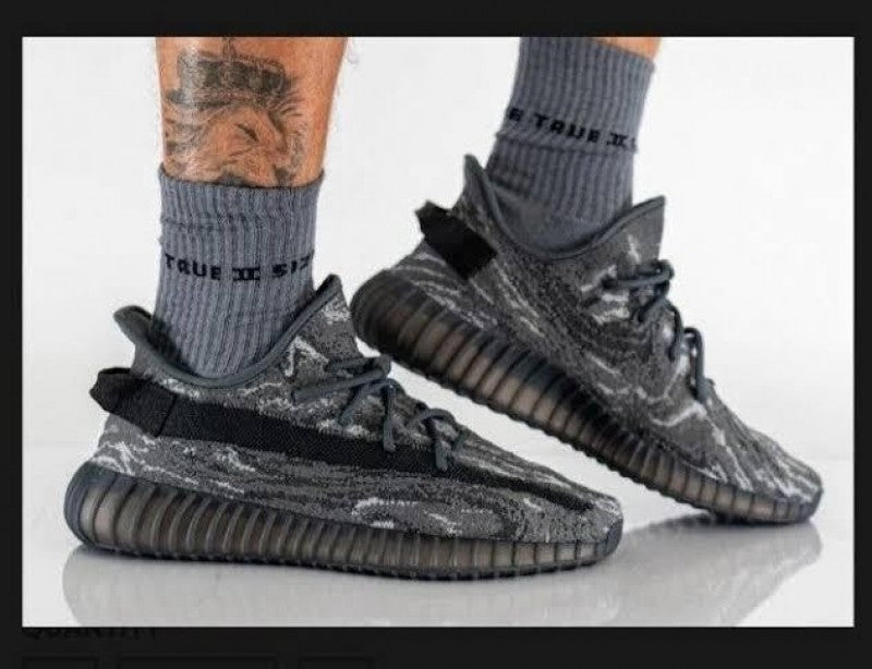 ADIDAAS YEEZY 350 DARK SALT WITH FULL KIT Secondary image
