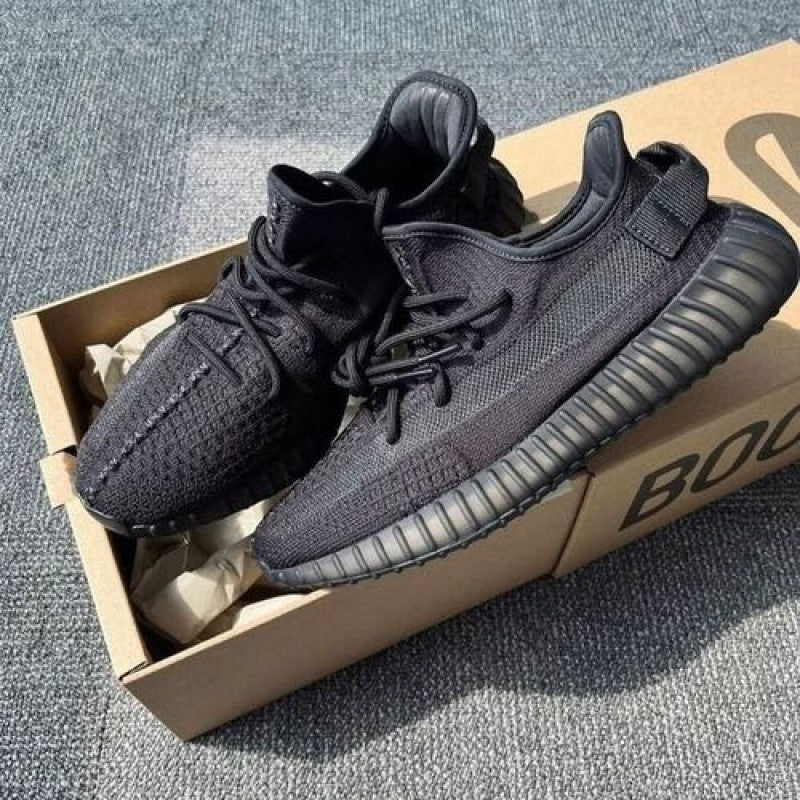 YeeZy Boost V 2 350 ONYX UA BATCH With SPLY Socks STICKER CALENDAR Carry Bag FIX