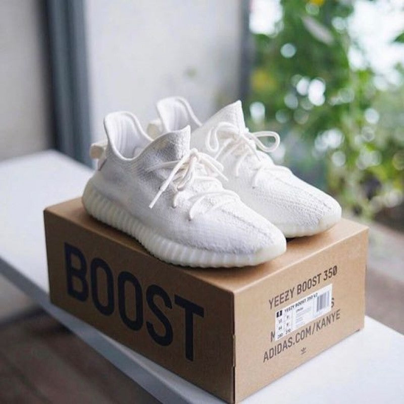 YeeZy Boost V 2 350 OREO TRIPLE WHITE UA BATCH With SPLY Socks STICKER CALENDAR Carry Bag FIX
