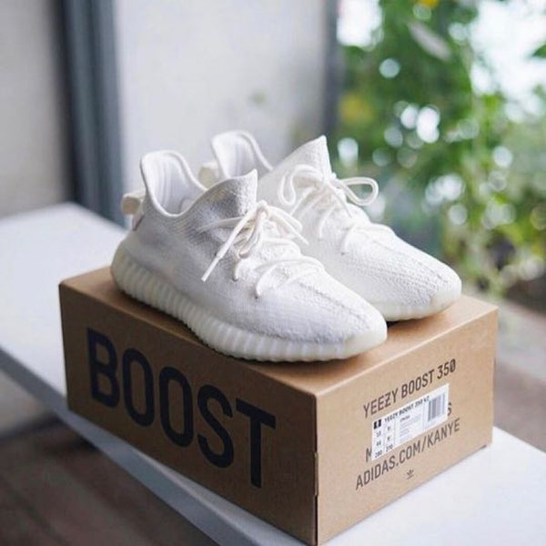YeeZy Boost V 2 350 OREO TRIPLE WHITE UA BATCH With SPLY Socks STICKER CALENDAR Carry Bag FIX
