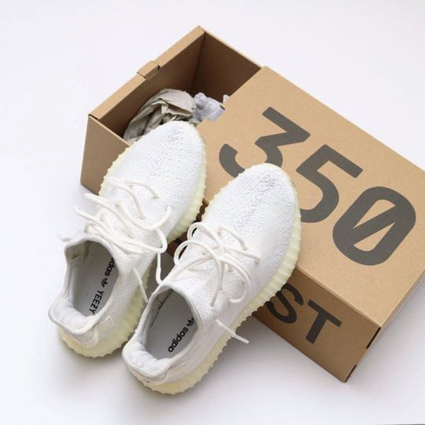 YeeZy Boost V 2 350 OREO TRIPLE WHITE UA BATCH With SPLY Socks STICKER CALENDAR Carry Bag FIX