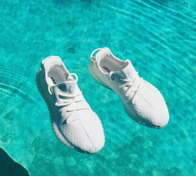 YeeZy Boost V 2 350 OREO TRIPLE WHITE UA BATCH With SPLY Socks STICKER CALENDAR Carry Bag FIX