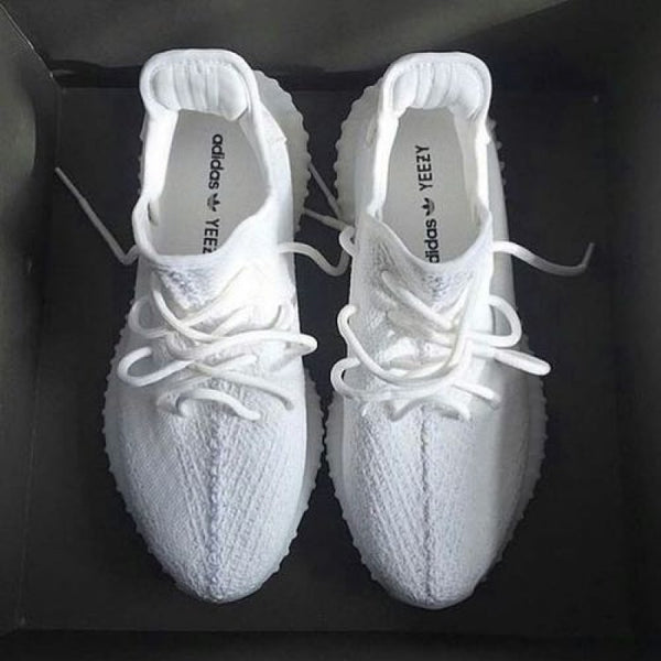 YeeZy Boost V 2 350 OREO TRIPLE WHITE UA BATCH With SPLY Socks STICKER CALENDAR Carry Bag FIX