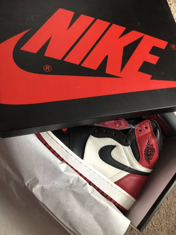 Air Jordan 1 Retro High OG Bred Toe Red