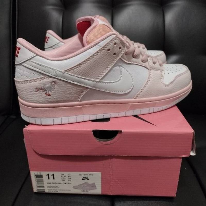 SB Dunk Low - Pink Pigeon