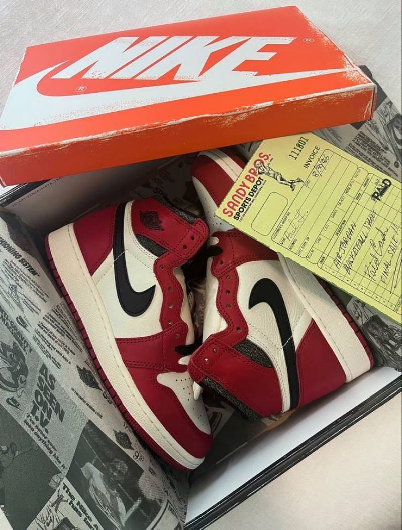 Air Jordan 1 Retro High OG Chicago Lost & Found
