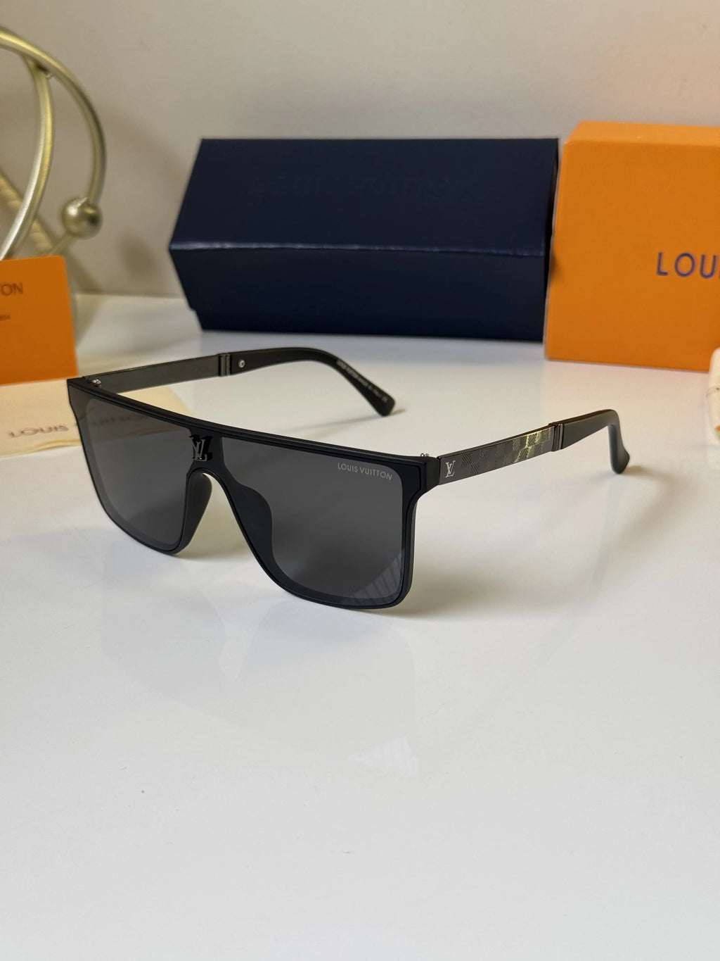 Louis_Vuitton_8286_Black