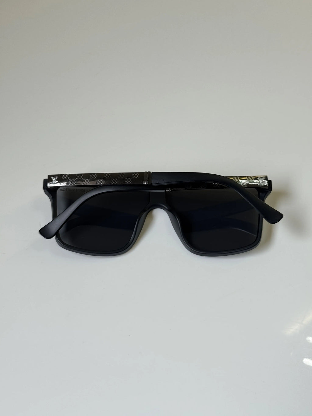 Louis_Vuitton_8286_Black