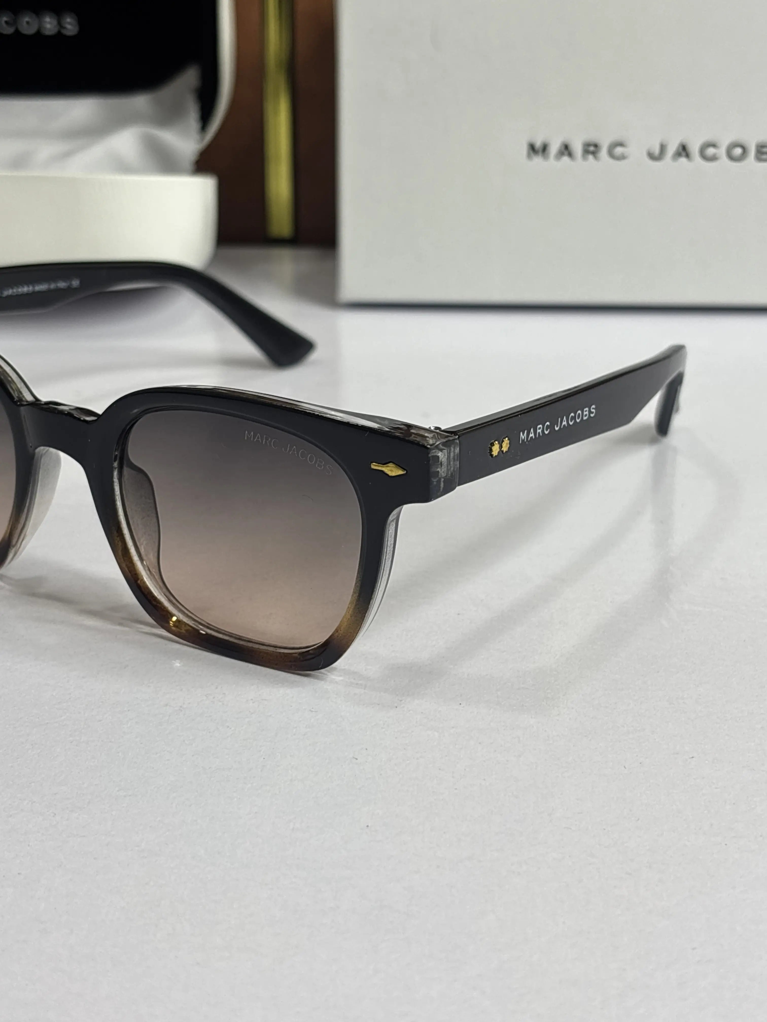 Marc Jacobs 11-14 black brown