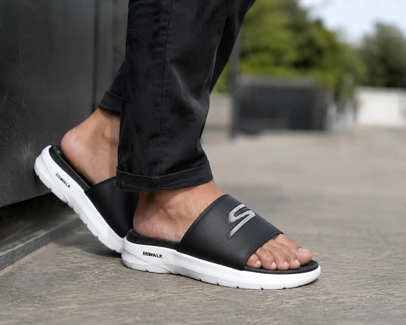 Skechers GoWalk Gogamat Logo Premium Slide Black White
