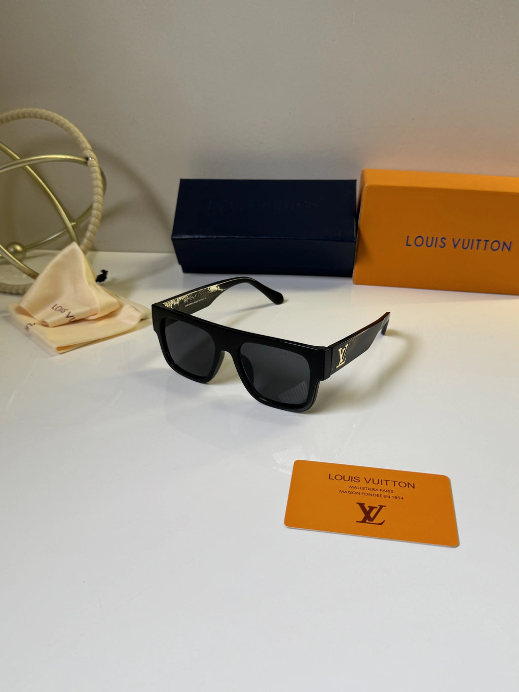 Louis_Vuitton_6026_Black