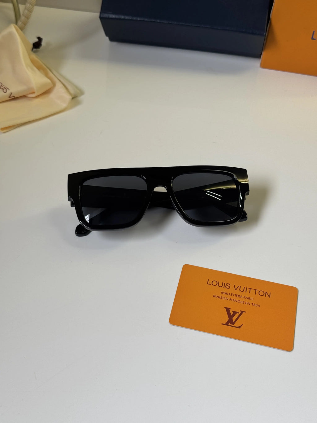 Louis_Vuitton_6026_Black