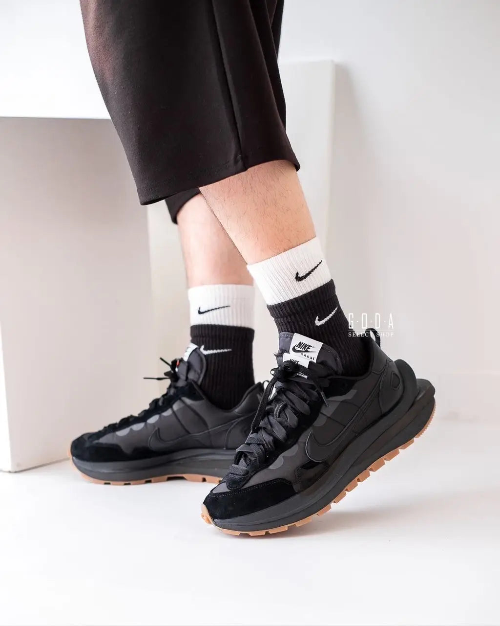 Nike_Sacai Vaporwaffle Black Gum Shoes