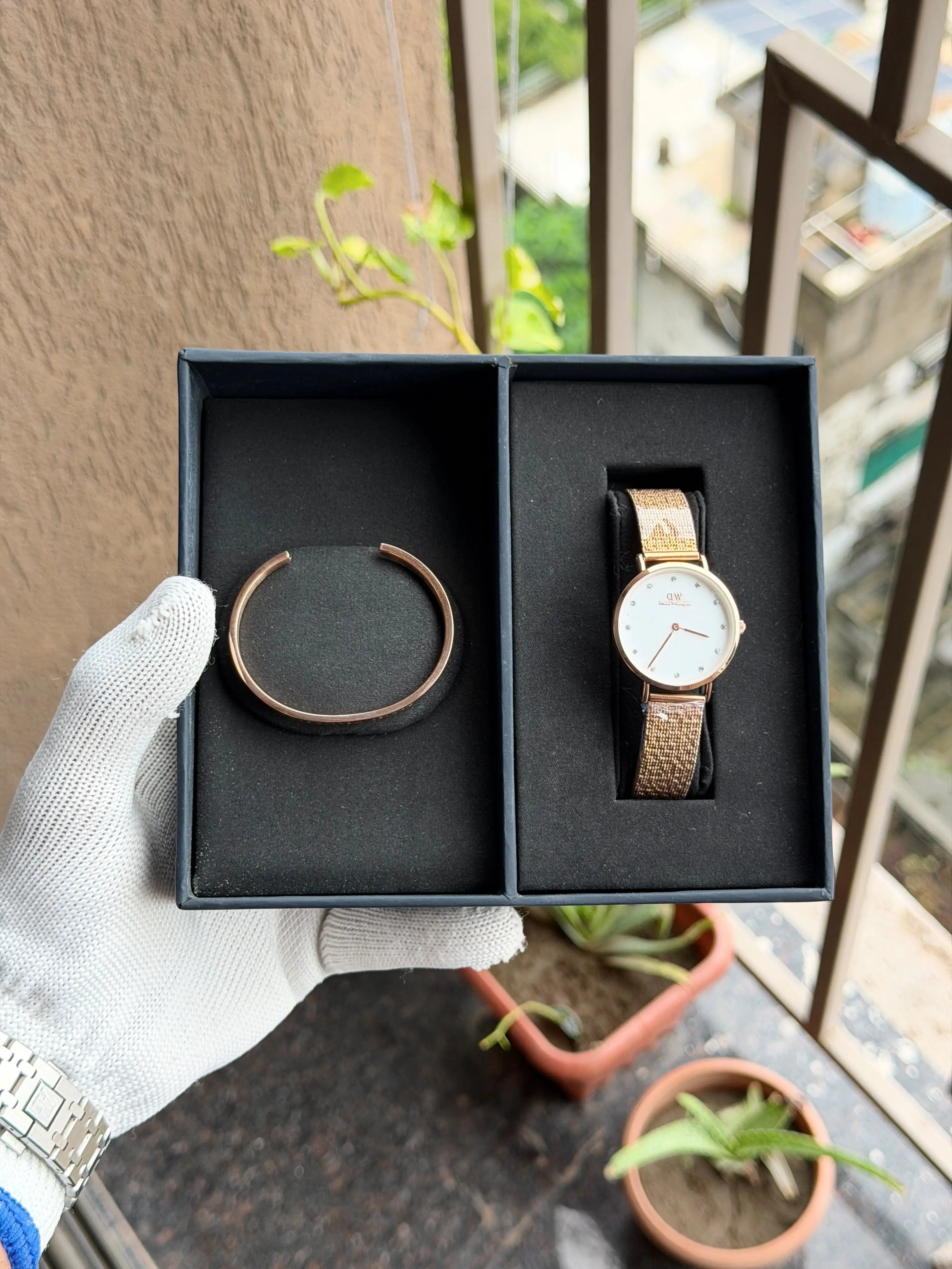 Daniel Wellington Petite Melrose Eggshell White with Classic Rose Gold Bracelet