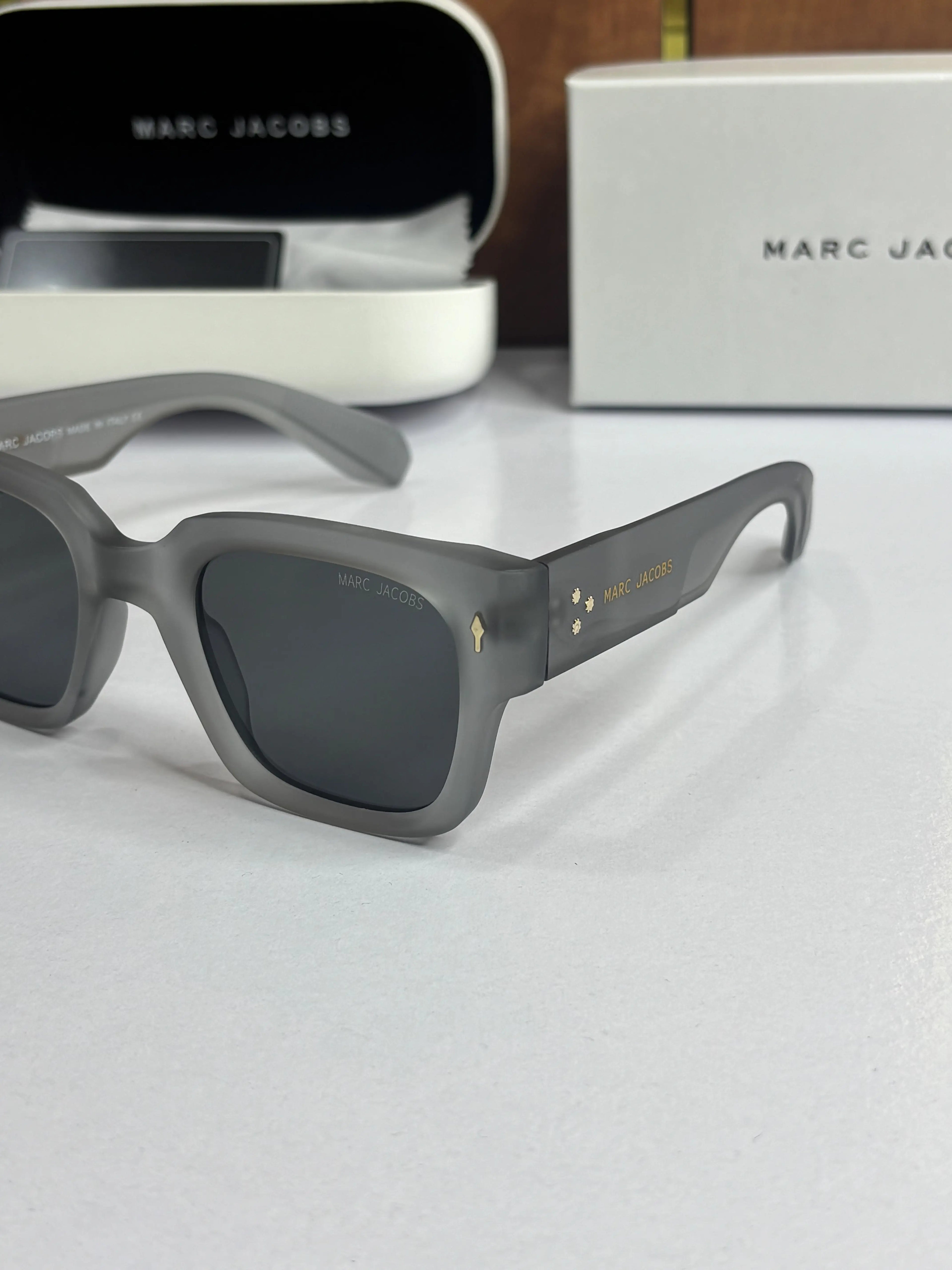 Marc Jacob 11-26 Grey 