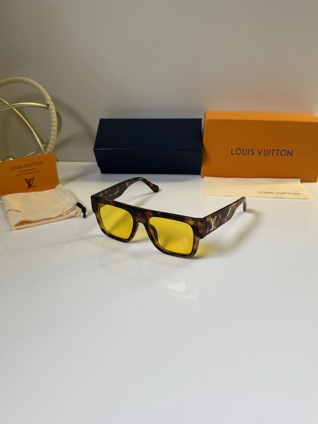 Louis_Vuitton_6026_Tiger_Yellow
