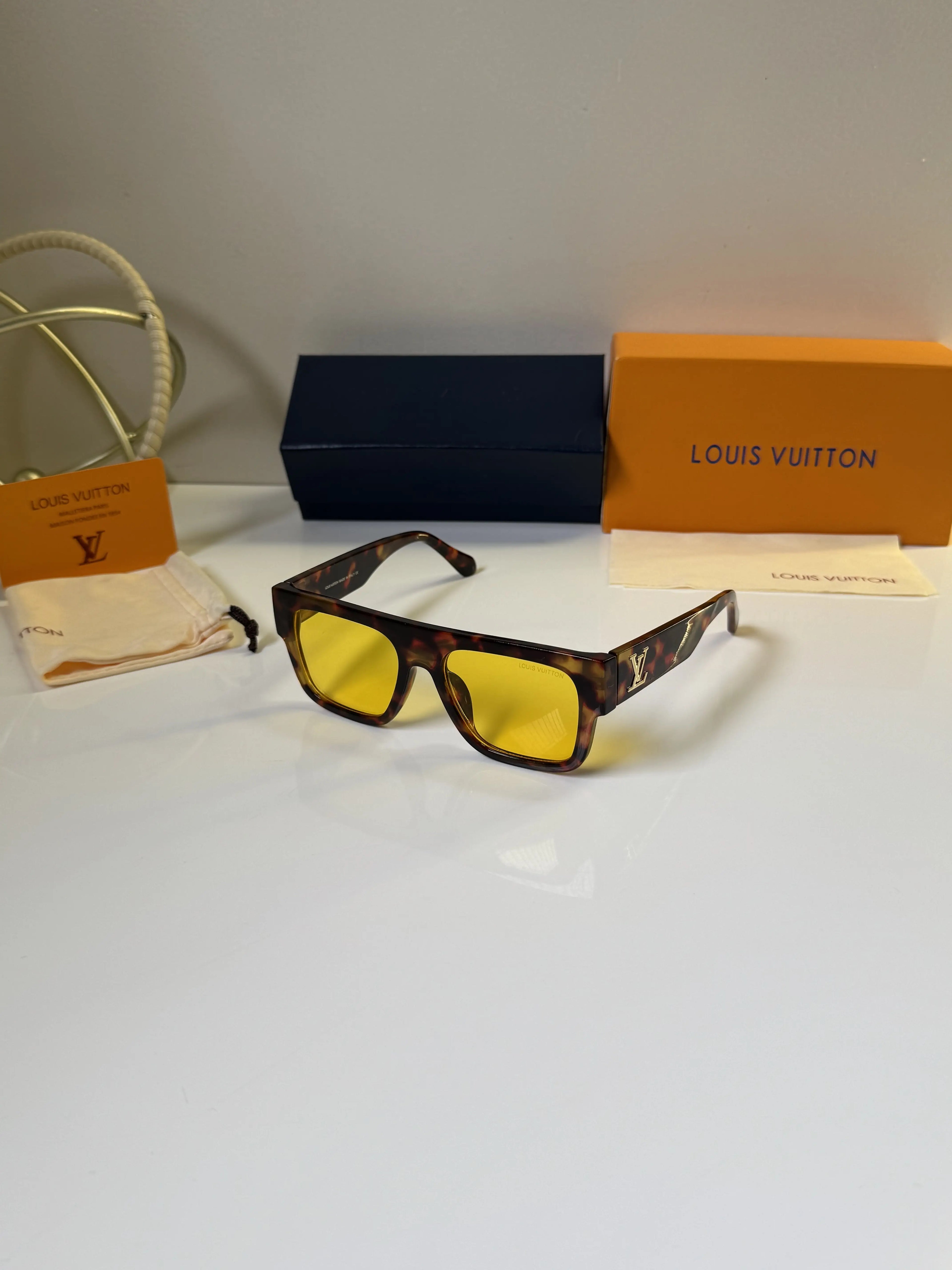 Louis_Vuitton_6026_Tiger_Yellow