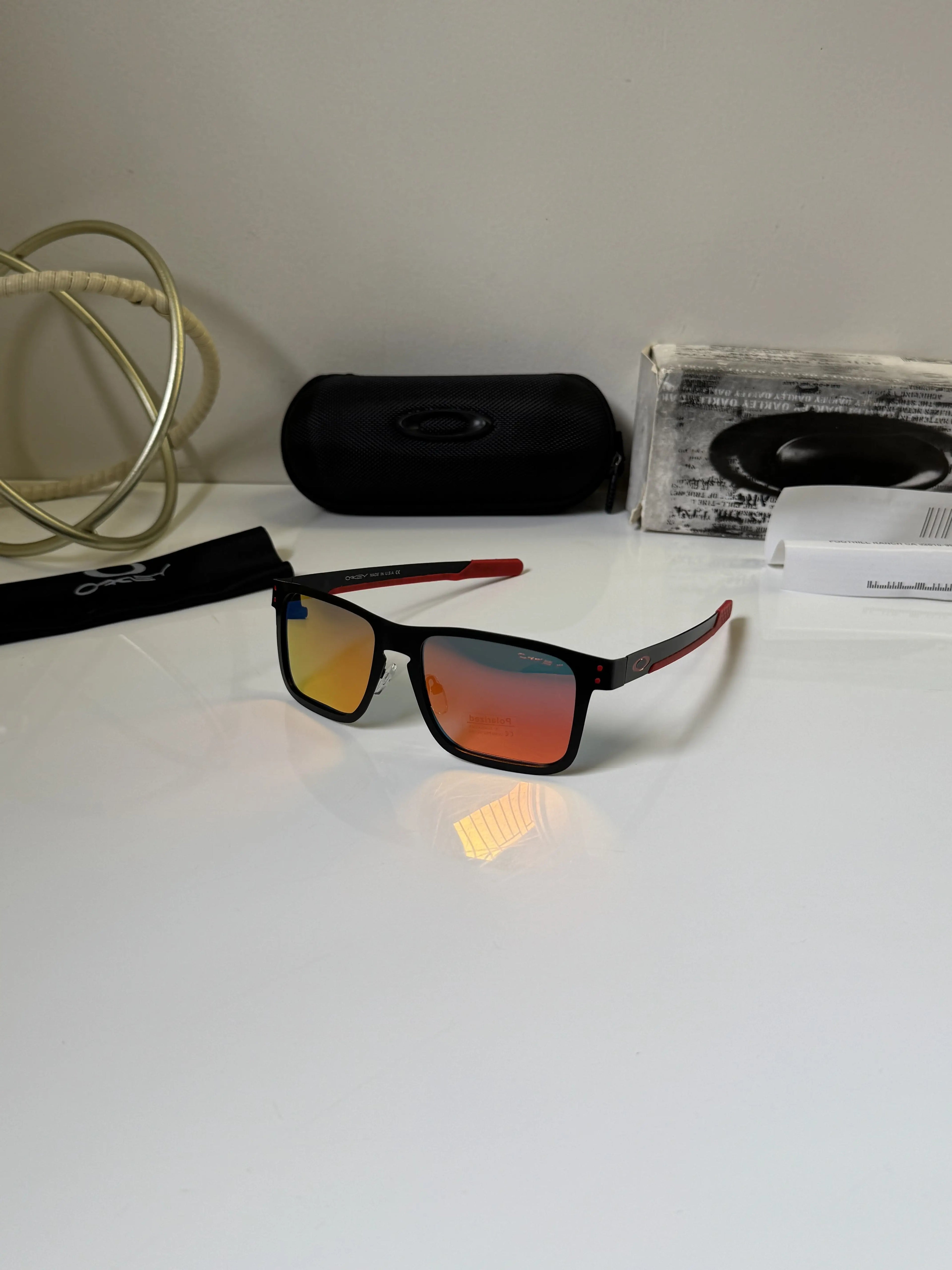 Oakley_4123_Black_Red