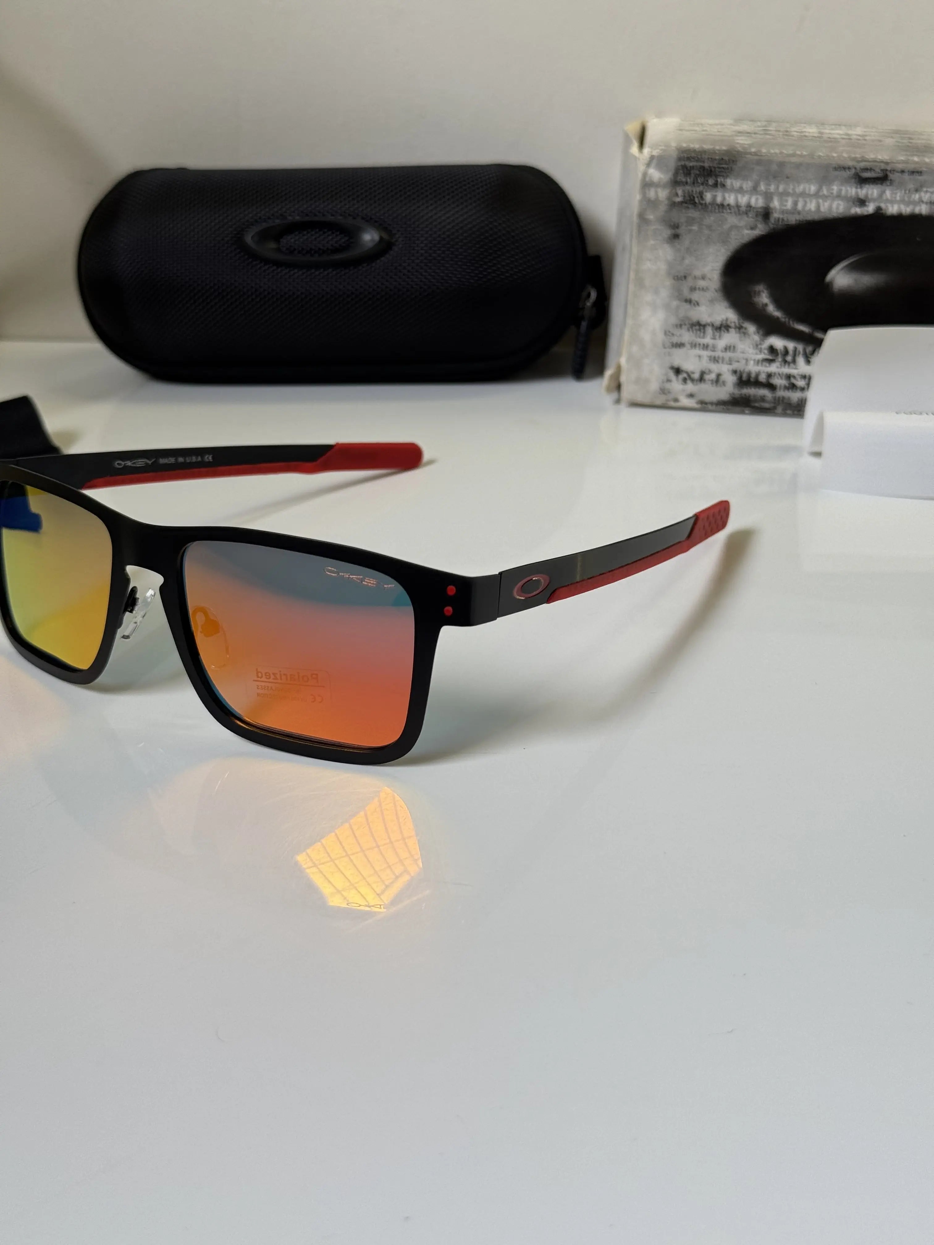 Oakley_4123_Black_Red