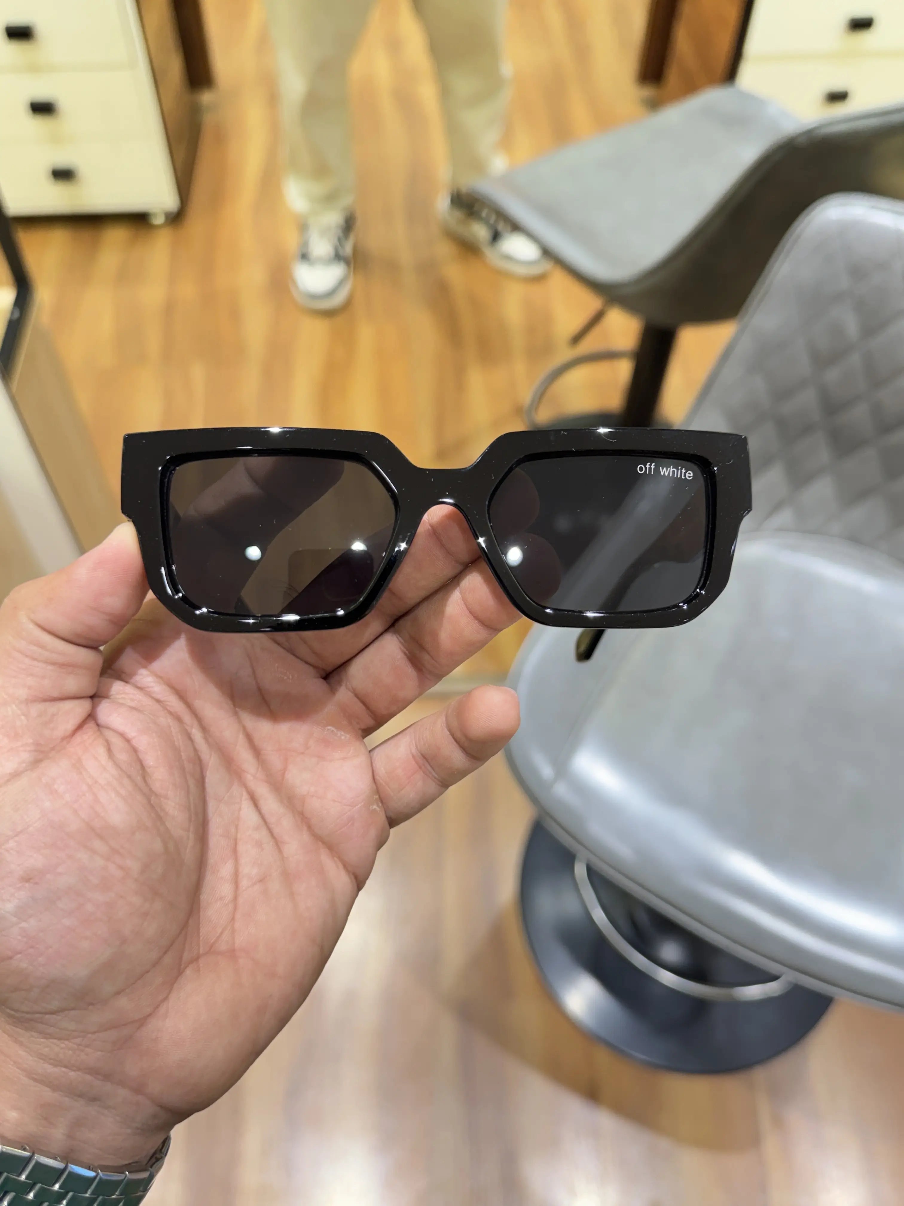 Off_white_98595_black_gold