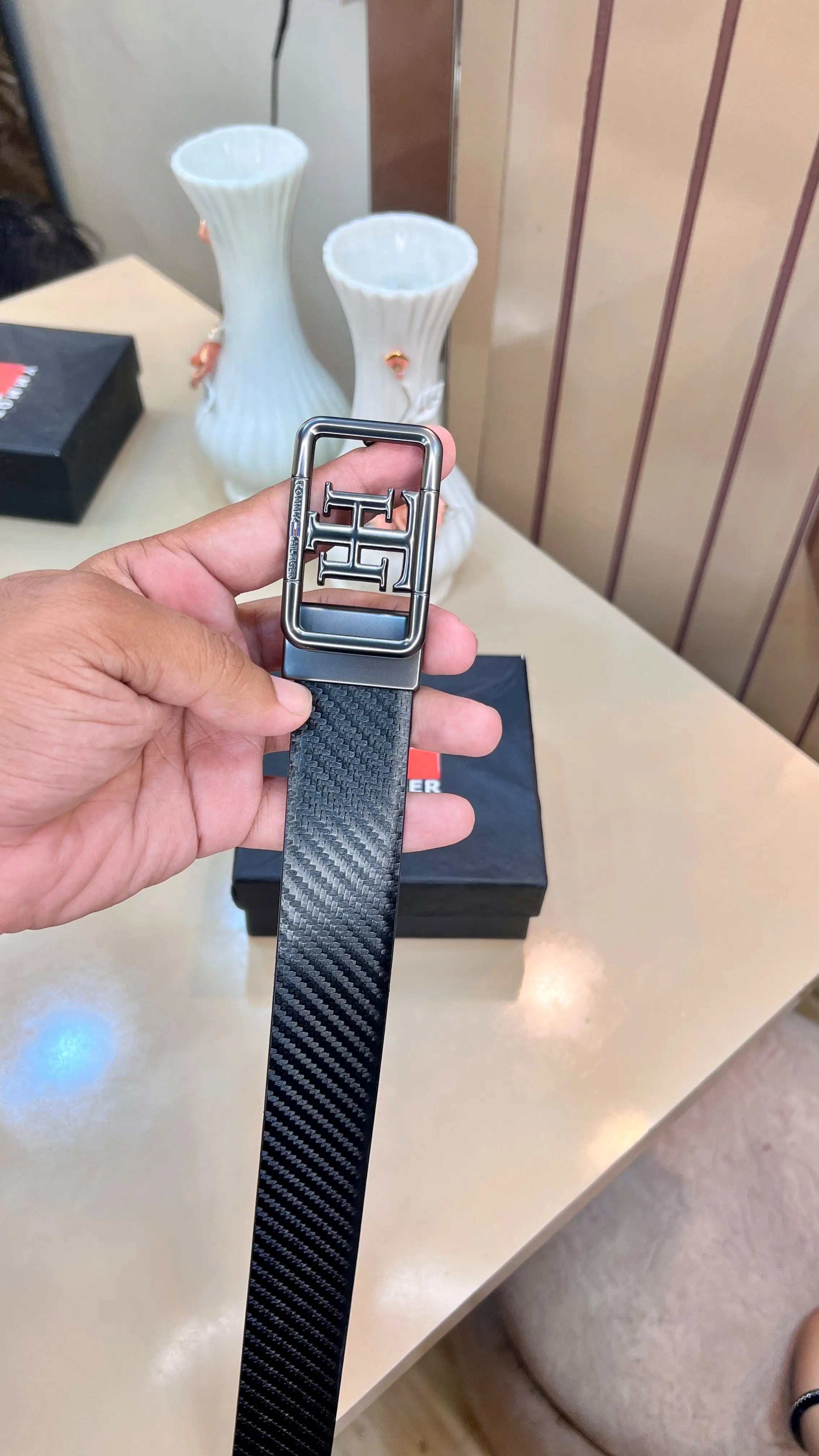 TOMMY HILFIGER PREMIUM QUALITY REVERSEABLE BELT WITH OG BOX TM-912