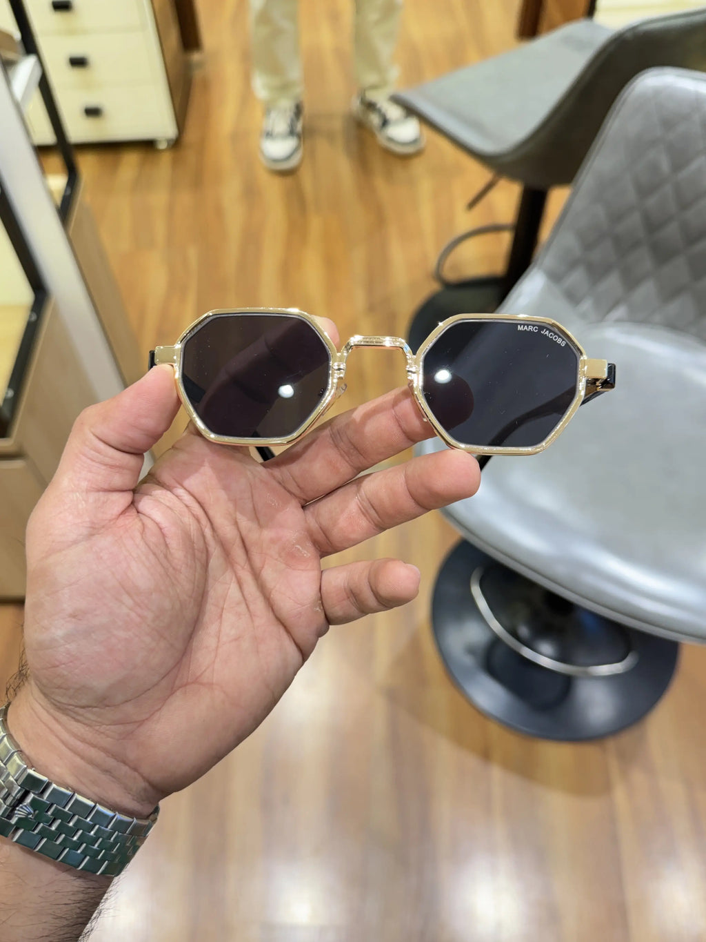 Marc_jacobs_9826_gold_black