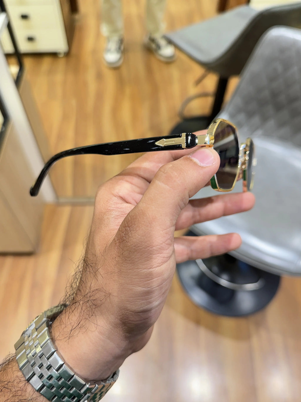 Marc_jacobs_9826_gold_black