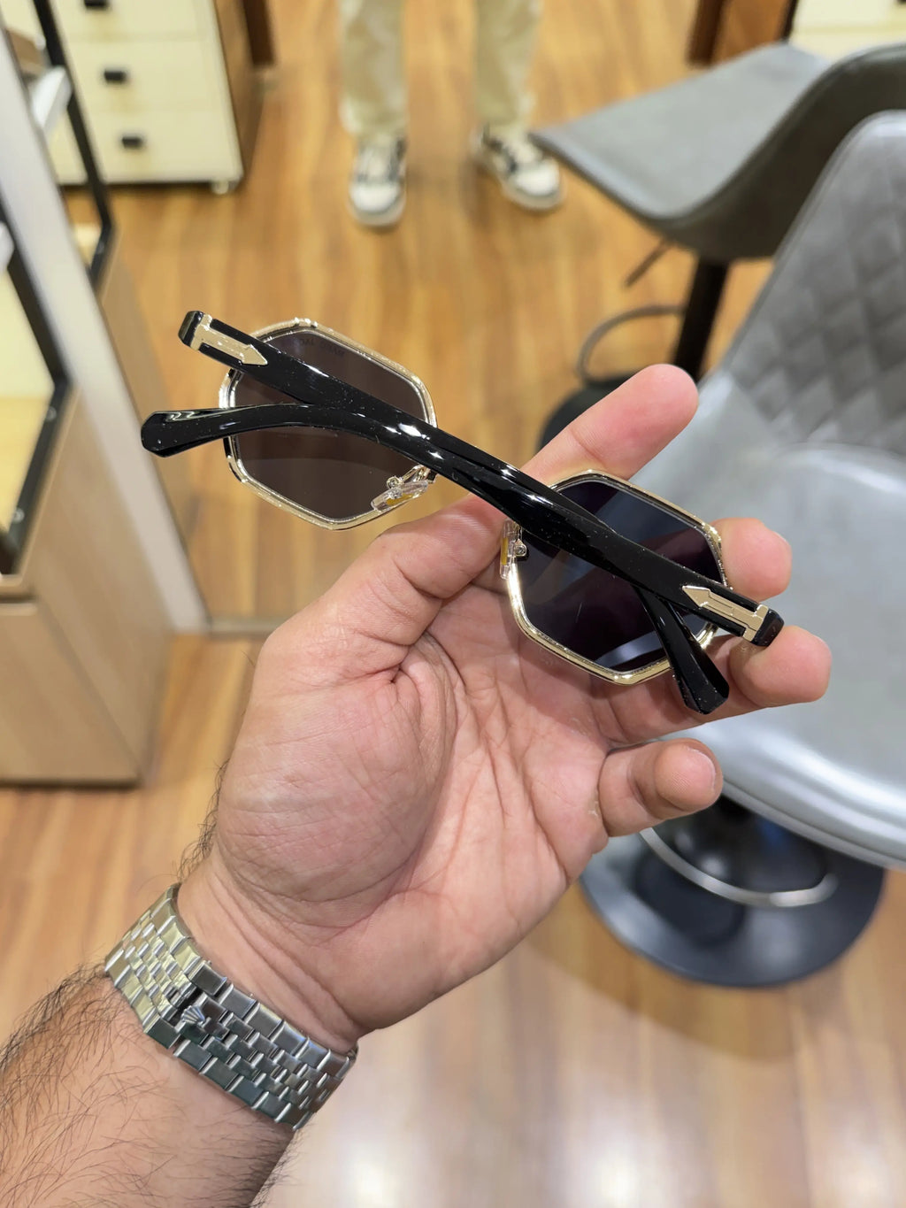 Marc_jacobs_9826_gold_black