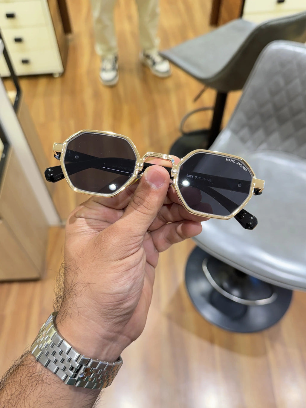 Marc_jacobs_9826_gold_black