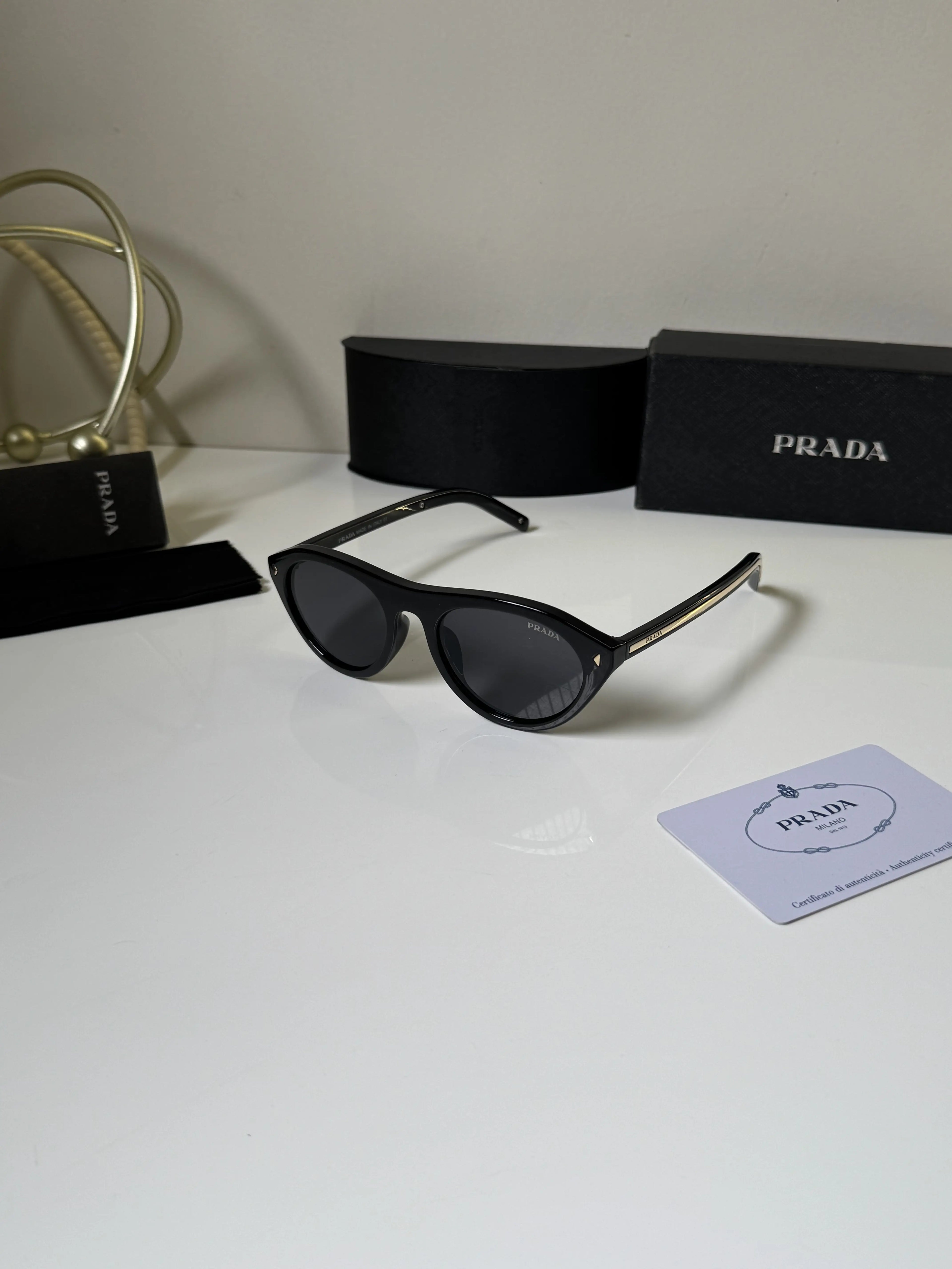 Prada_15S_Black