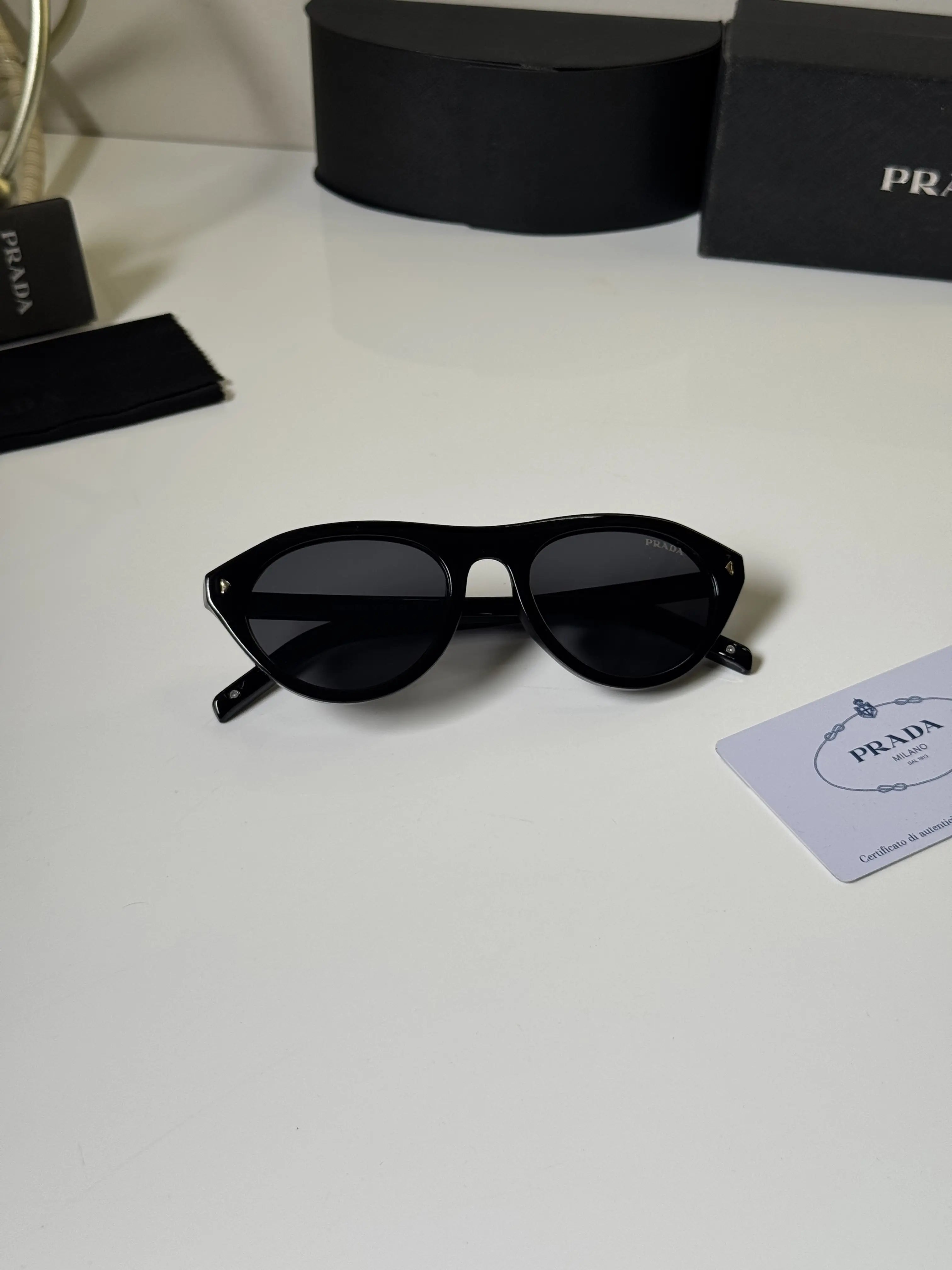 Prada_15S_Black
