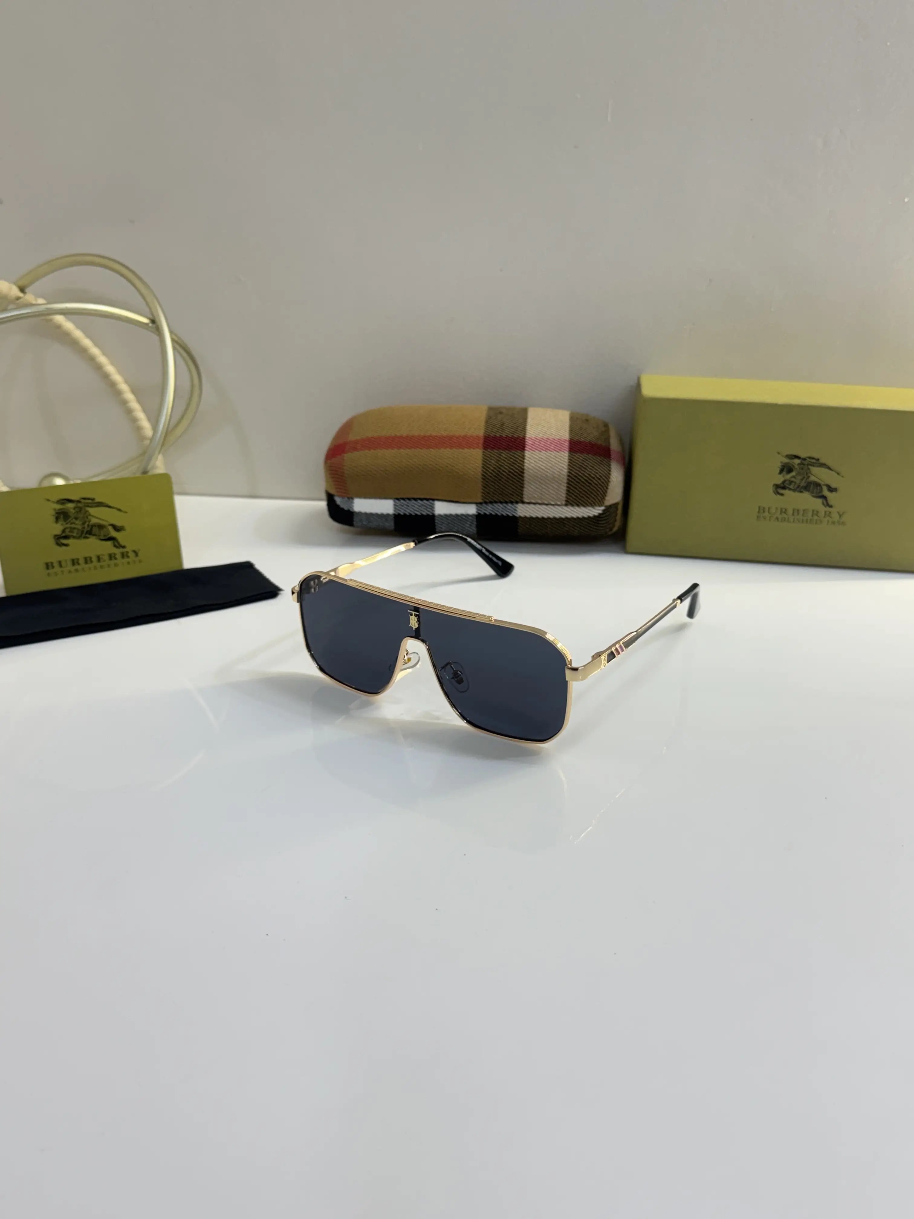 Burberry_4136_Gold_Black