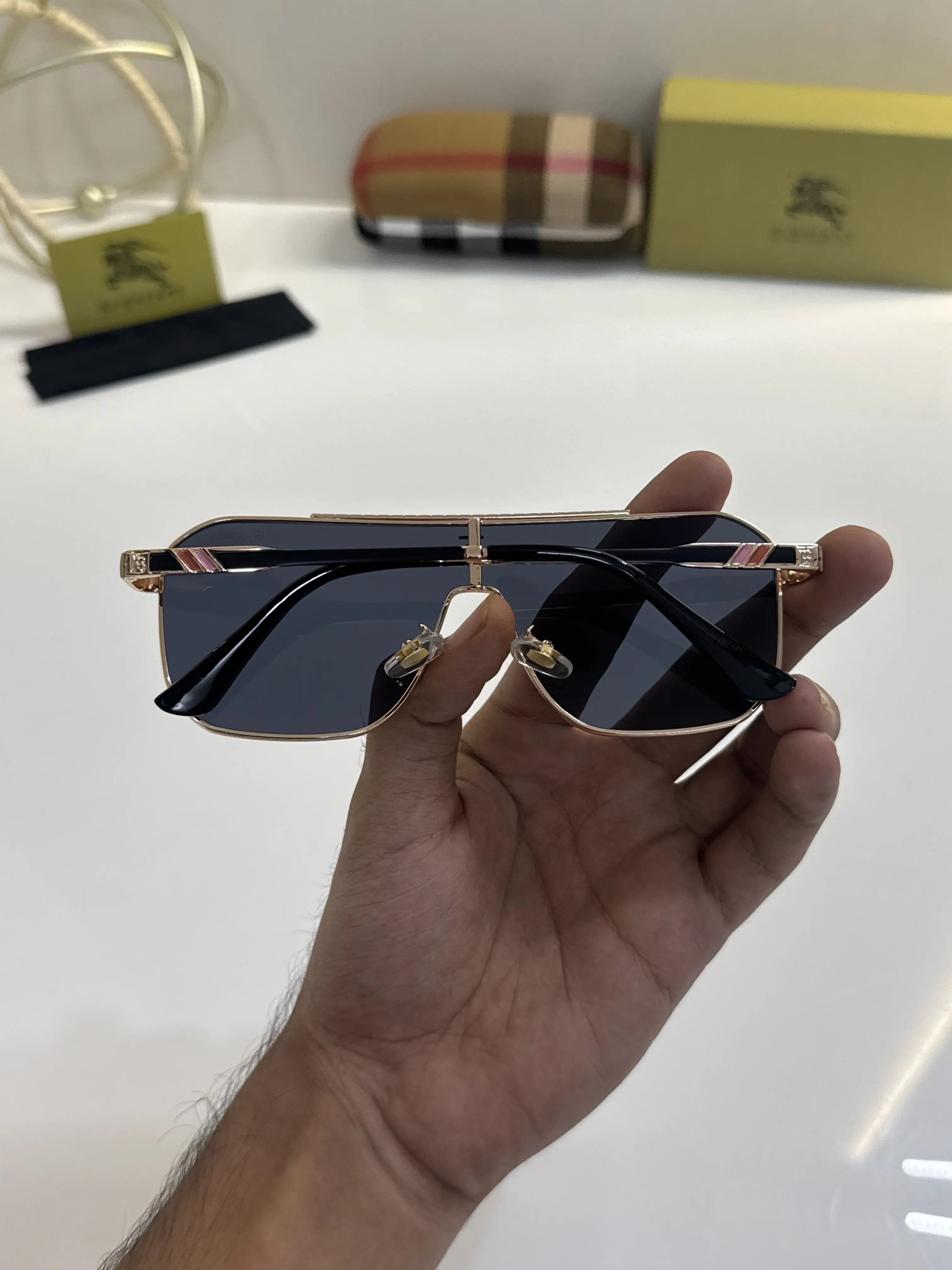 Burberry_4136_Gold_Black