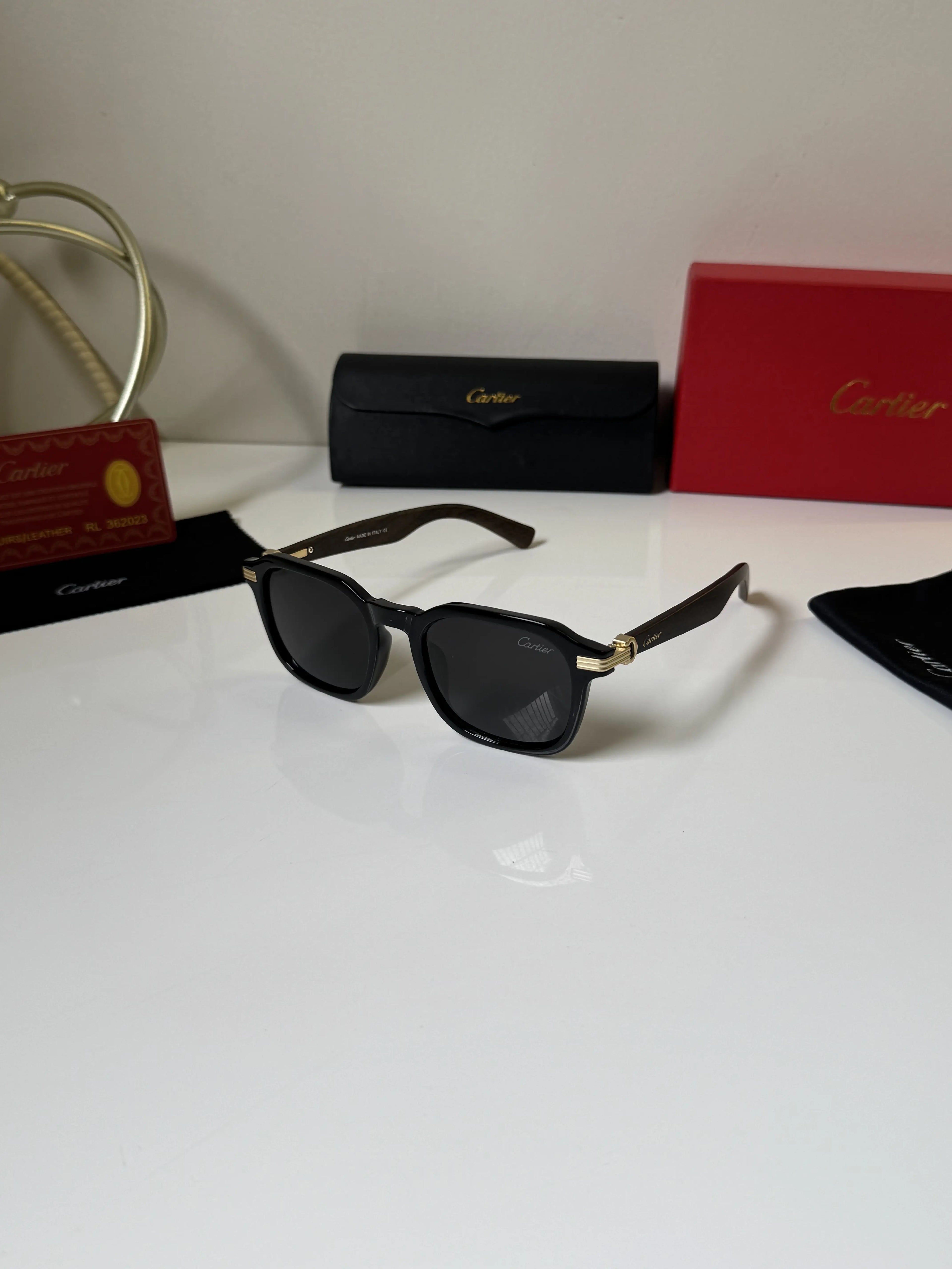 Cartier_4956_Gold_Black