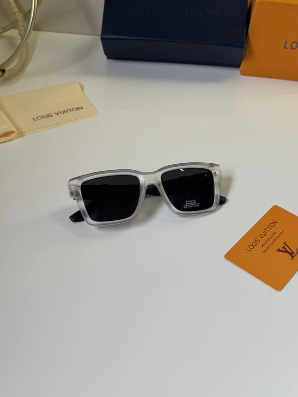 Louis_Vuitton_5113_Ice_Black