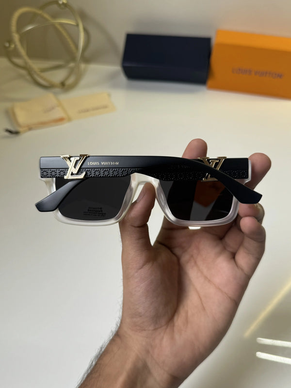 Louis_Vuitton_5113_Ice_Black