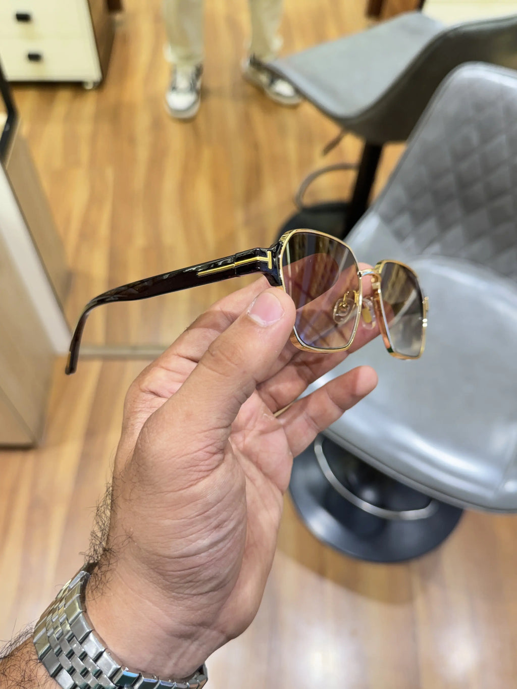 Tomford_9813_gold_brown