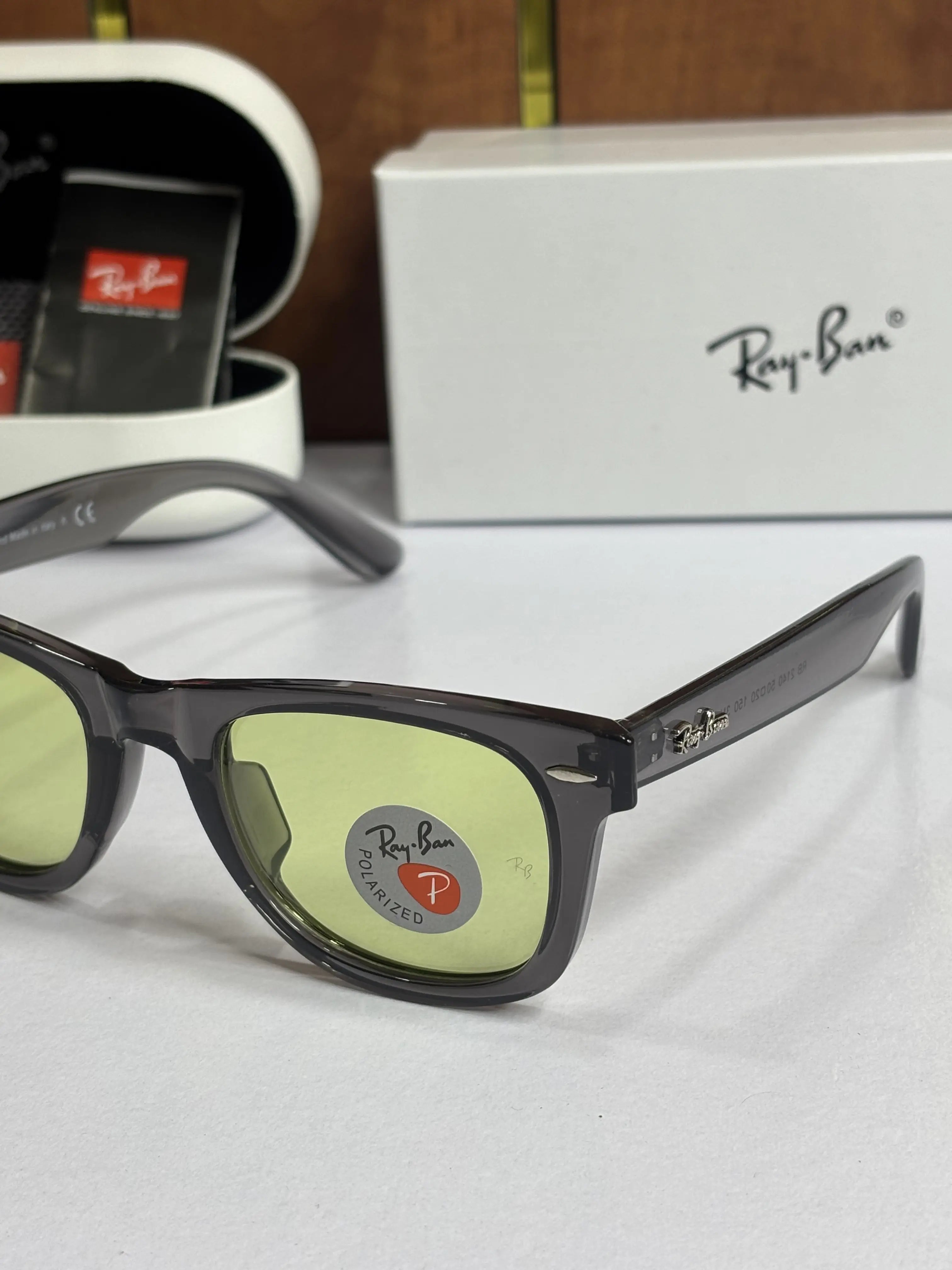 Rayban 2140 Grey Green Secondary image